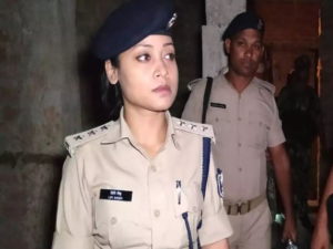 मुंगेर मामले में एसपी लिपि सिंह की कार्यशैली भी सवालों के घेरे में; 'लेडी सिंघम' पर कार्रवाई की अब उठने लगी है मांग