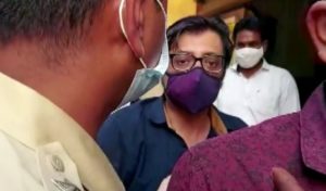 अर्नब ने गिरफ्तारी को ‘गैरकानूनी’ बताते हुए बंबई उच्च न्यायालय में दी चुनौती