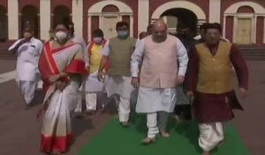 मिशन बंगाल के दूसरे दिन की शुरुआत अमित शाह ने मां काली के दर्शन के साथ की