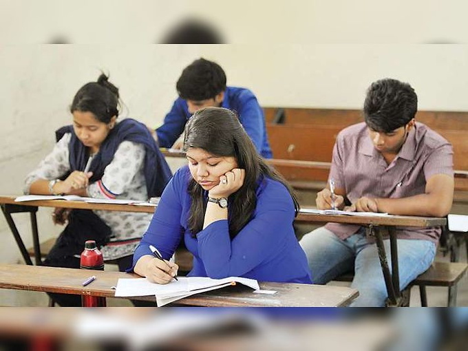 असमंजस में 52000 अभ्यर्थी , नियमावली के पेंच में खत्म हो रही नौकरी की उम्र, शिक्षकों की नियुक्ति के बजाय बढ़ रही जेटेट सर्टिफिकेट की वैधता अवधि