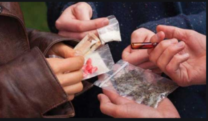 drug_racket_6525456-m