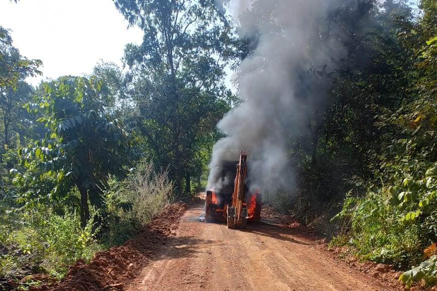 मशीन को आग के हवाले