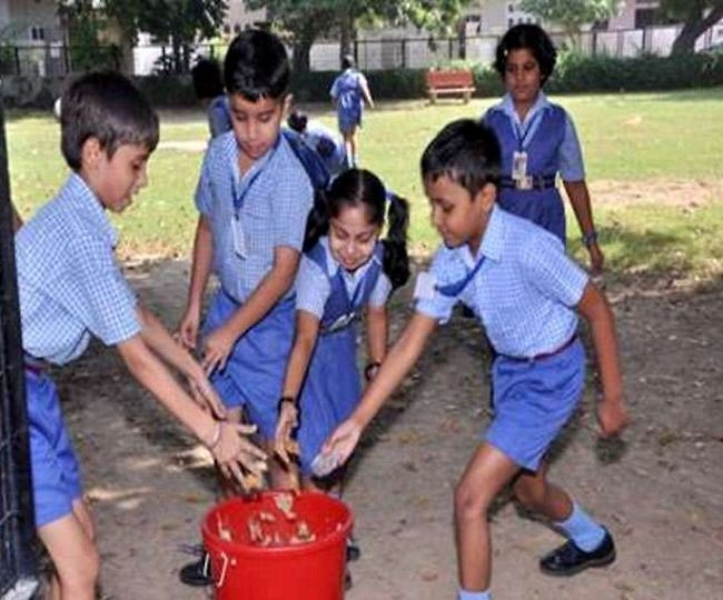 जिस शहर में स्वास्थ्य और शिक्षा के मंत्री से अधिकारी तक वहीं के स्कूल स्वच्छता में पिछड़े