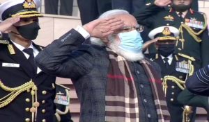 भारत-पाक युद्ध के 50 साल पूरे, वॉर मेमोरियल में PM मोदी ने शहीदों को दी श्रद्धांजलि