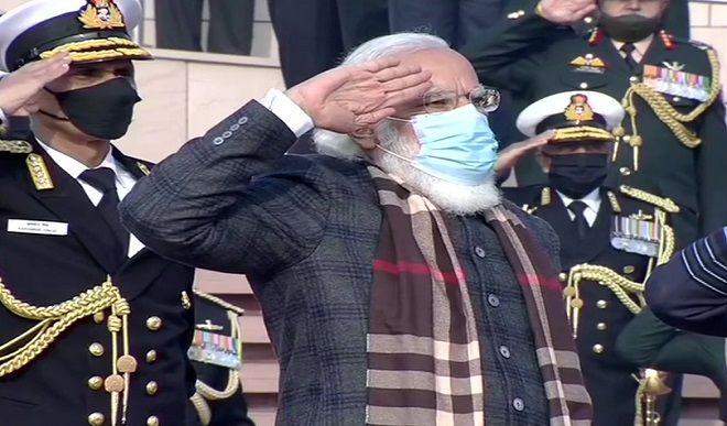 भारत-पाक युद्ध के 50 साल पूरे, वॉर मेमोरियल में PM मोदी ने शहीदों को दी श्रद्धांजलि