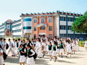 सरकार ने जारी किया आदेश, पैरेंट्स की अनुमति से स्कूल आ सकेंगे 10वीं से 12वीं तक के स्टूडेंट्स