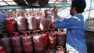 जयपुर में घरेलु गैस सिलेण्डर 50 रुपए महंगा, तेल कंपनियों ने 15 दिन के अंदर दूसरी बार बढ़ाई कीमतें