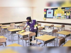 9 माह बाद खुला स्कूल, पहले दिन उपस्थिति 10% से भी कम, अभिभावक के सहमति पत्र के बिना स्कूलों में पहुंचे अधिकतर बच्चे
