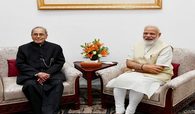 प्रणब ने अपनी आखिरी किताब में लिखा, मोदी को असहमति की आवाज सुननी चाहिए