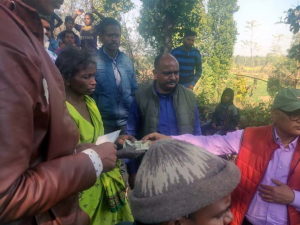 परिवार को बचाने के लिए घर से बाहर निकला व्यक्ति, हाथियों ने पटक कर ली जान; दो घरों को भी किया क्षतिग्रस्त