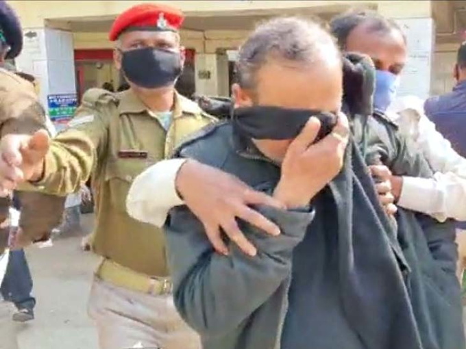 8 साल की बच्ची से छेड़खानी करने वाले शिक्षक को लोगों ने पीटा, मेडिकल कराने MGM लेकर पहुंची थी पुलिस