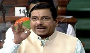 लोकसभा में नहीं थमा हंगामा, बार-बार बाधित हुई कार्यवाही, प्रह्लाद जोशी बोले- पता नहीं क्यों बदल गए विपक्षी नेता