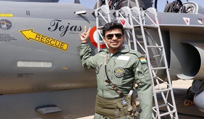 एयरो इंडिया शो में आत्मनिर्भर वायु शक्ति का प्रदर्शन, तेजस्वी ने तेजस में भरी उड़ान