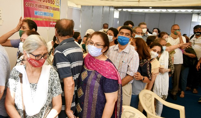 कोरोना की वैक्सीन लेने में न करें कोई जल्दबाजी! इन 8 बातों को ध्यान में रखें