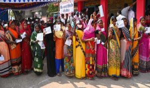 दो से ज्यादा बच्चों के माता-पिता नहीं लड़ पाएंगे चुनाव, इस राज्य में आयोग की तरफ से महत्वपूर्ण मानक जारी