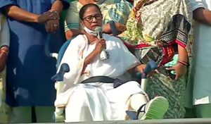 ममता बनर्जी को जो चोटें आई हैं, उनका कारण हमला नहीं है: निर्वाचन आयोग रिपोर्ट