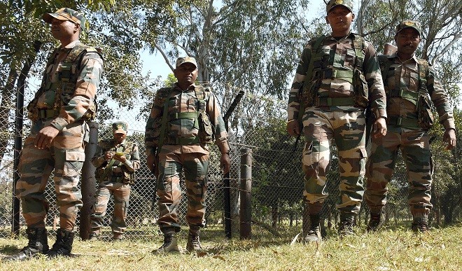 छत्तीसगढ़ में सुरक्षा बलों और नक्सलियों के बीच मुठभेड़, पांच जवान शहीद, 12 घायल