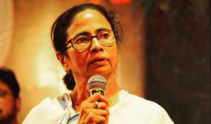 बंगाल में मतदान के दौरान हिंसा को लेकर ममता बनर्जी ने अमित शाह से मांगा इस्तीफा