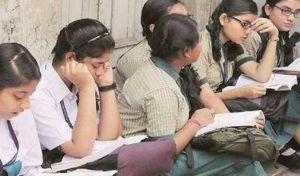 CBSE Board Exam 2021: 10वीं कक्षा के बोर्ड Exam हुए रद्द, 12वीं की परीक्षा भी टली