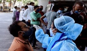 देश में कोरोना के 24 घंटे में 2.95 लाख से अधिक नए मामले, 2023 लोगों की मौत