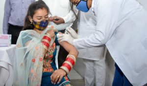 राज्यों को आगामी तीन दिन में मिलेंगी कोविड-19 टीके की सात लाख और खुराक: केंद्र सरकार
