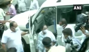 नारदा स्टिंग केस: मंत्रियों और विधायकों की गिरफ्तारी, CBI दफ्तर पहुंची सीएम ममता