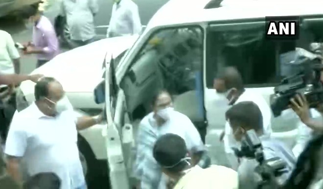 नारदा स्टिंग केस: मंत्रियों और विधायकों की गिरफ्तारी, CBI दफ्तर पहुंची सीएम ममता