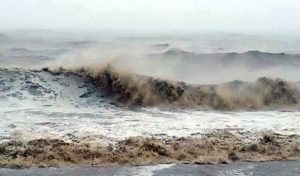 अरब सागर के बाद बंगाल की खाड़ी में उठा चक्रवात, ओडिशा सरकार ने 12 जिलों को किया सतर्क