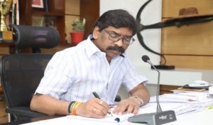 झारखंड में टीकों की कमी, हेमंत सोरेन बोले- केवल तीन दिन का भंडार बचा