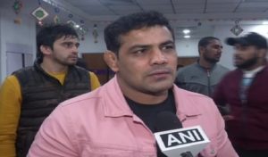 पहलवान सुशील कुमार पर गिरी गाज, उत्तर रेलवे ने नौकरी से किया निलंबित