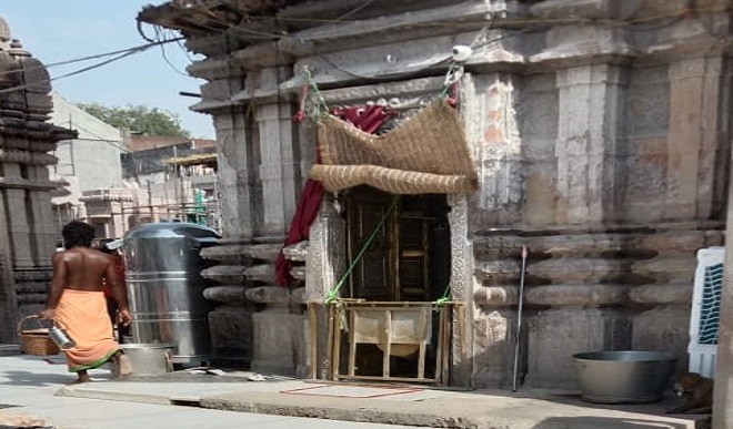 आखिरकार लंबे इंतज़ार के बाद आम श्रद्धालुओं के खुला बाबा काशी विश्वनाथ का दरबार