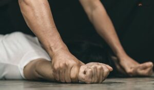 नोएडा : नाबालिग से दुष्कर्म कर अश्लील वीडियो बनाने का आरोपी गिरफ्तार