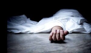 बाथरूम में मिला महिला का शव, पूरा परिवार है गायब