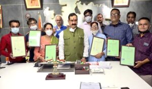 पाकिस्तान से आए 6 हिन्दू शरणार्थियों को मिली भारत की नागरिकता, नरोत्तम मिश्रा ने दिया प्रमाण पत्र