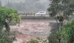 भारी बरसात ने हिमाचल में मचाई तबाही, भूस्खलन से सड़कों पर आवाजाही भी प्रभावित