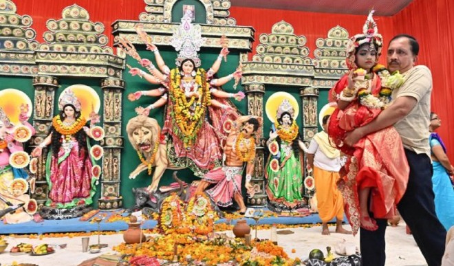 कोलकाता में दुर्गा पूजा की तैयारी शुरू, लोगों को तीन माह के भीतर लगेंगे टीके