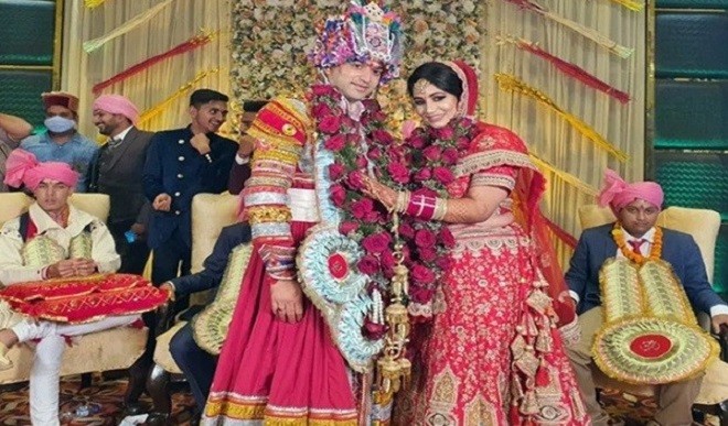 धर्मशाला के विधायक विशाल नैहरिया की पत्नी ओशिन शर्मा तालाक के लिये अदालत पहुंची