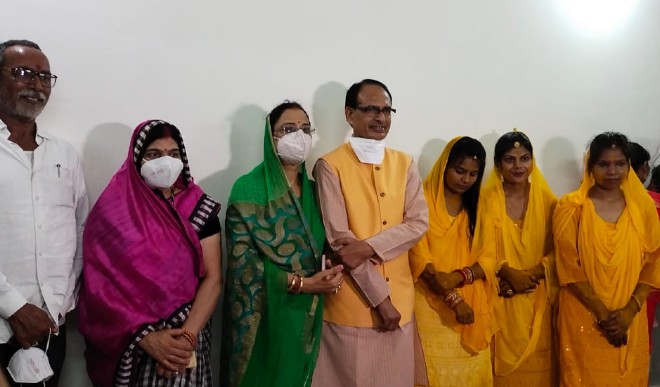 CM शिवराज ने किया अपनी बेटियों का कन्यादान, भावुक होकर बताया बेटियों का महत्व