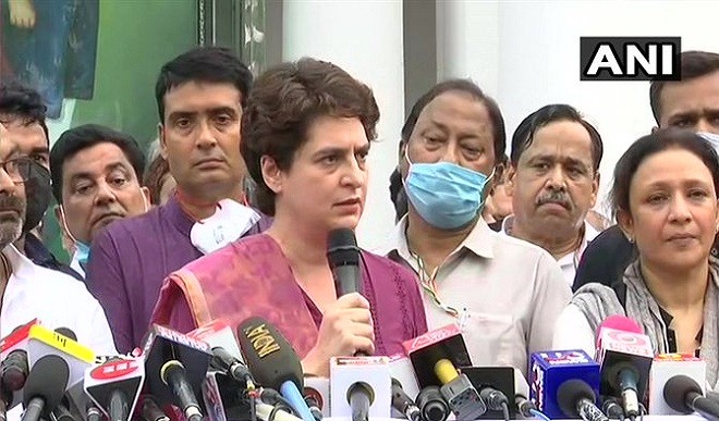 तीन दिवसीय लखनऊ दौरे पर पहुंची प्रियंका ने योगी सरकार पर साधा निशाना, कहा- यूपी हो रहा लोकतंत्र का चीरहरण