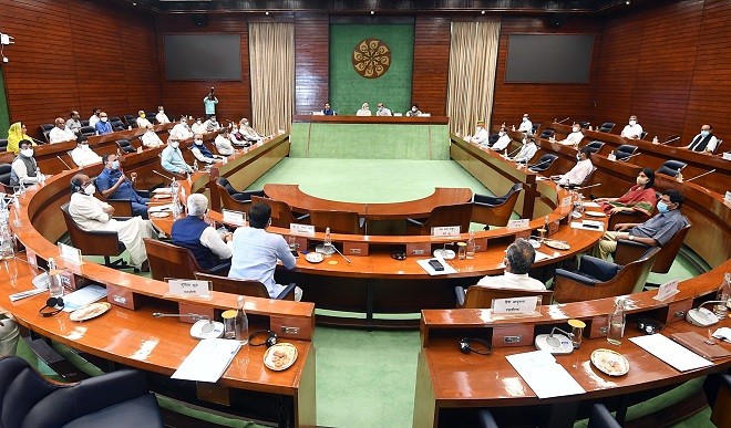 TMC सांसद बोले- सर्वदलीय बैठक में 10 मिनट से भी कम समय तक रहे PM मोदी तो संसदीय कार्यमंत्री ने दिया यह जवाब