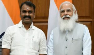 बेटा मोदी सरकार में मंत्री, माता-पिता खेतों में करते हैं मजदूरी, ऐसा है उनका सादगी भरा जीवन