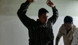 इंदौर गोलीकांड मामले के आरोपियों ने किया पुलिस के सामने आत्मसमर्पण