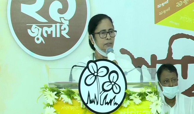 केंद्र सरकार को प्लास्टर करने की जरूरत, नहीं तो देश हो जाएगा तबाह: ममता बनर्जी