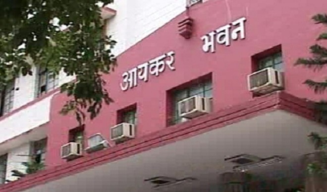 यूपी बीजेपी विधायक और शराब कारोबारी के यहां आयकर के छापे