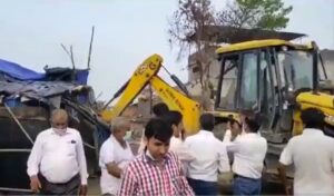 दिल्ली में चला योगी सरकार का बुलडोजर, रोहिंग्या कैंप तोड़कर खाली करवाई गई 150 करोड़ की जमीन