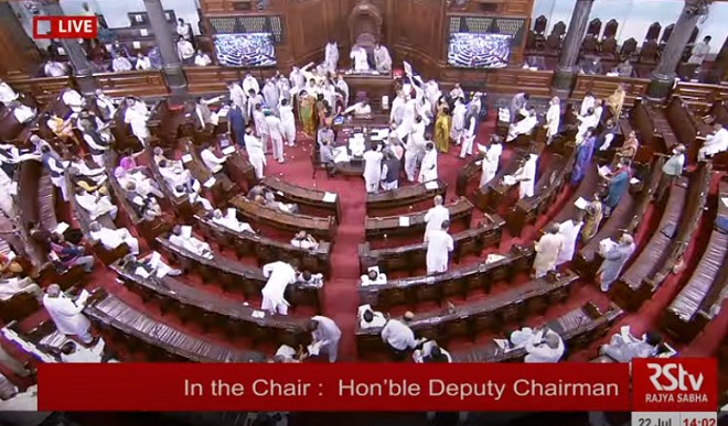 राजसभा में छीनकर फाड़ा गया IT मंत्री का कागज, हरदीप पुरी और TMC सांसद के बीच तीखी नोकझोंक