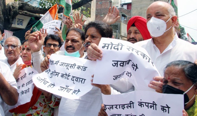 पेगासस प्रकरण: हरियाणा के कांग्रेस नेताओं ने किया प्रदर्शन, पुलिस ने राजभवन जाने से उन्हें रोका