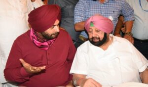 लंबे समय बाद साथ दिखे सिद्धू और अमरिंदर, चाय पार्टी में हुए शामिल