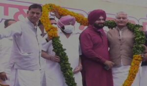 सिद्धू ने संभाली पंजाब कांग्रेस की कमान, कहा- हालात के आगे सिकंदर नहीं झुकता