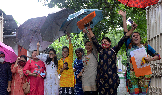 CISCE Board 10th, 12th Result 2021: लड़कियों ने लड़कों को 0.2 प्रतिशत के अंतर से पछाड़ा
